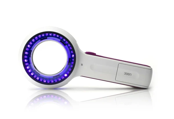 lupa cu sursa de lumina. Lumio UV