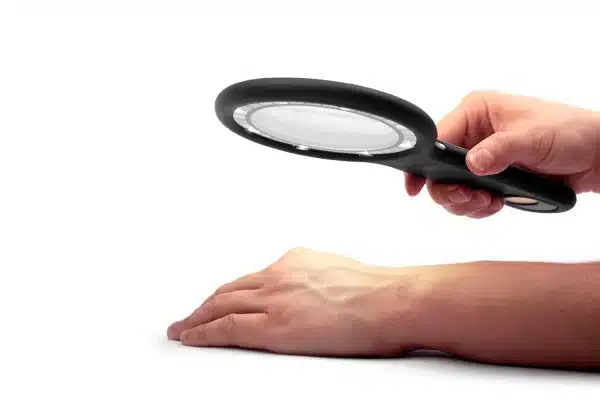 lupa cu sursa de lumina. Lumio 2