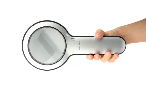 lupa cu sursa de lumina. Lumio 2