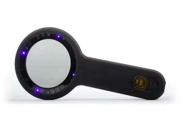 lupa cu sursa de lumina. Lumio 2