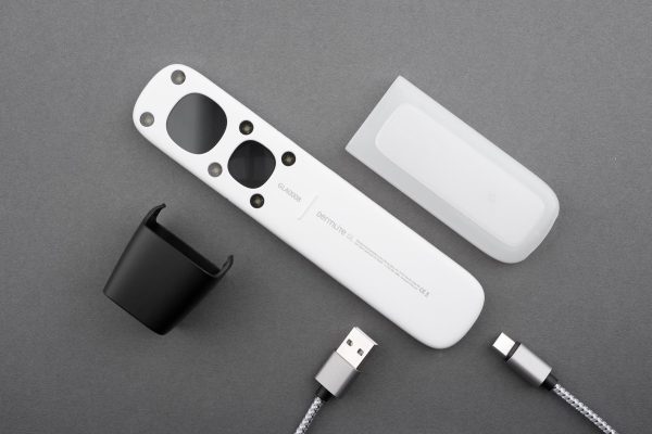 dermatoscop de buzunar cu lumina polarizata. Compatibil cu telefonul. GL Dermlite